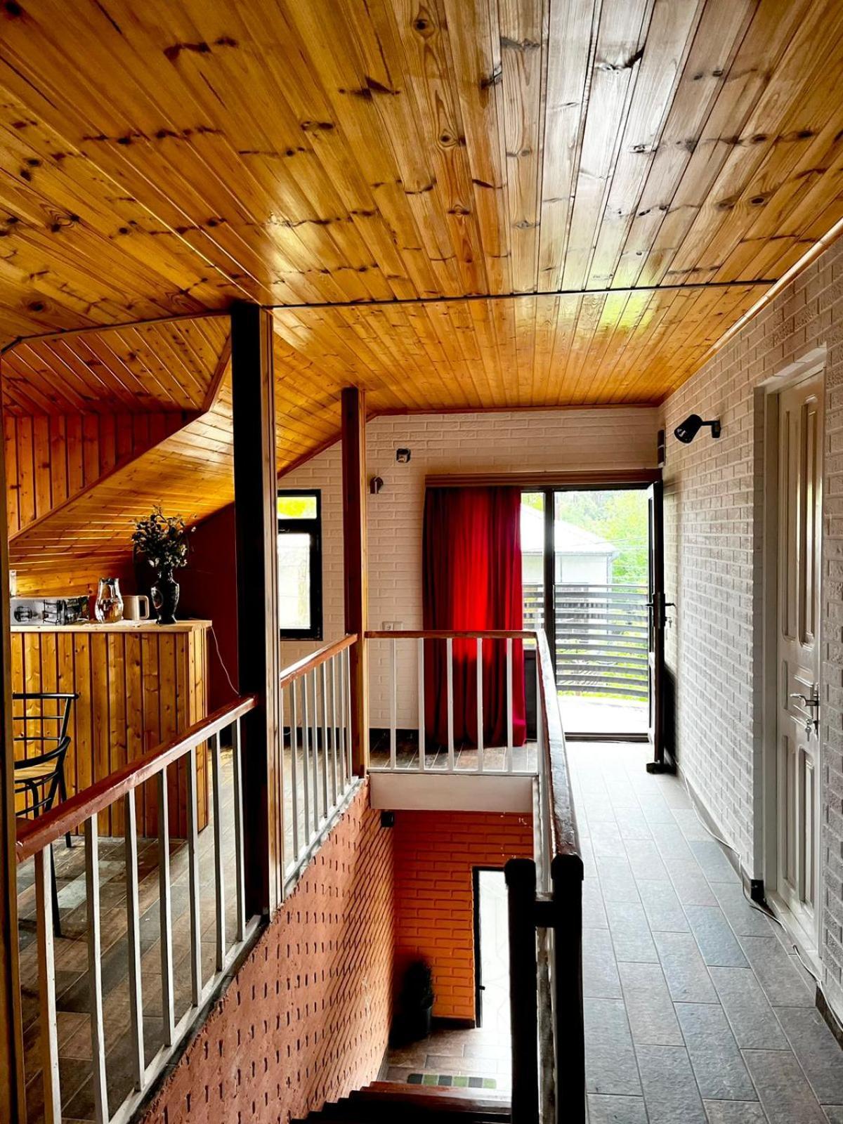 Nino & Irodi'S Guest House Kutaissi Exterior foto